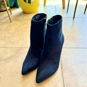 7.5 Carlos Santana ankle booties with kitten heel. Minimal wear.